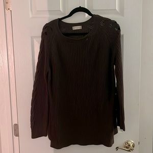 Sweater like a dark maroon purple shade